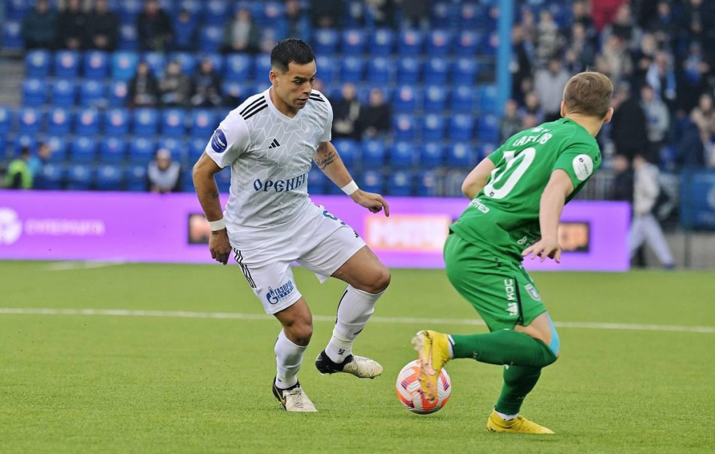 Брайан Мансилья с мячом